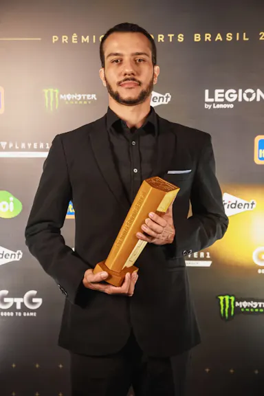 LAZYGUGA - MELHOR ATLETA DE CARD GAME