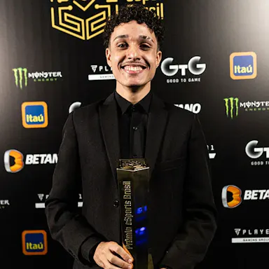 YUZMELHOR - ATLETA DE FIGHTING GAMES